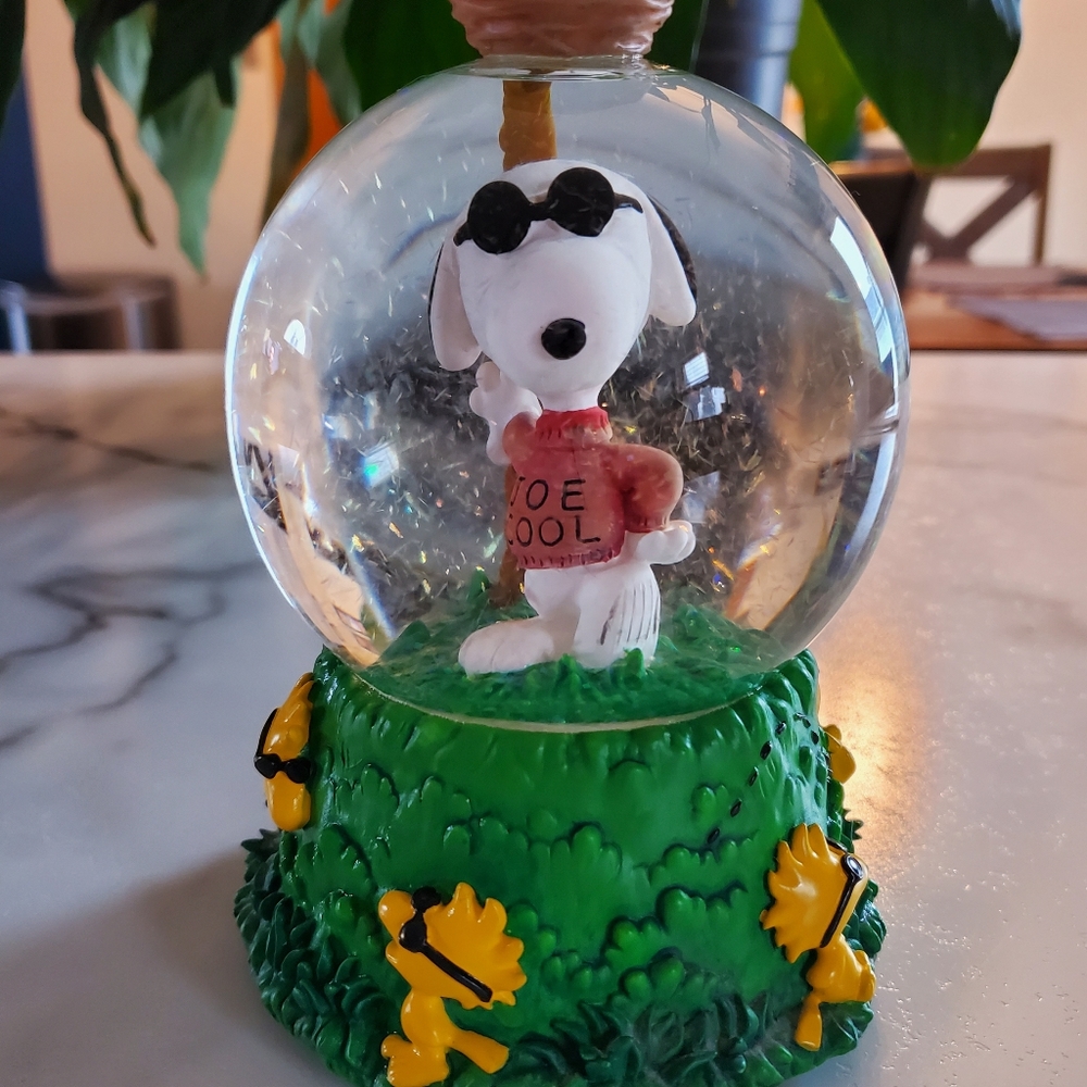 Vintage Snoopy and Woodstock Birds Snowglobe - Picture 17 of 17